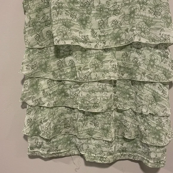 Northern Reflections Green Floral Ruffle Tank Top - Picture 2 of 6